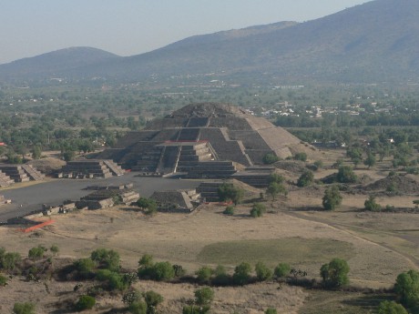Teotihuacán pyramidy 